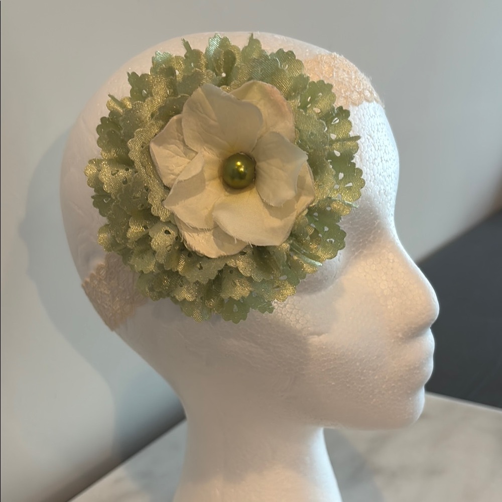 Vintage-Inspired Green and Cream Floral Hair Fascinator